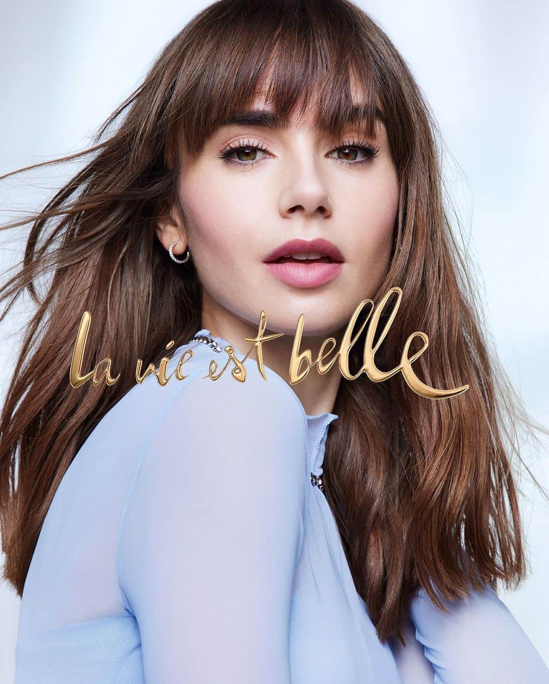 Lancôme Officialさんのインスタグラム写真 - (Lancôme OfficialInstagram)「The stunning @lilyjcollins is the face of La vie est belle L’Extrait. Heightened by the depth of the Oud Wood Accord, La vie est belle L’Extrait is an exquisitely addictive floral woody Extrait de Parfum. Accompanied by Lancôme’s iconic Iris Pallida and dramatic Rose Damascena, these notes bring all their preciosity to the new La vie est belle L’Extrait.  #Lancome #Lavieestbelle #Fragrance」9月18日 18時23分 - lancomeofficial