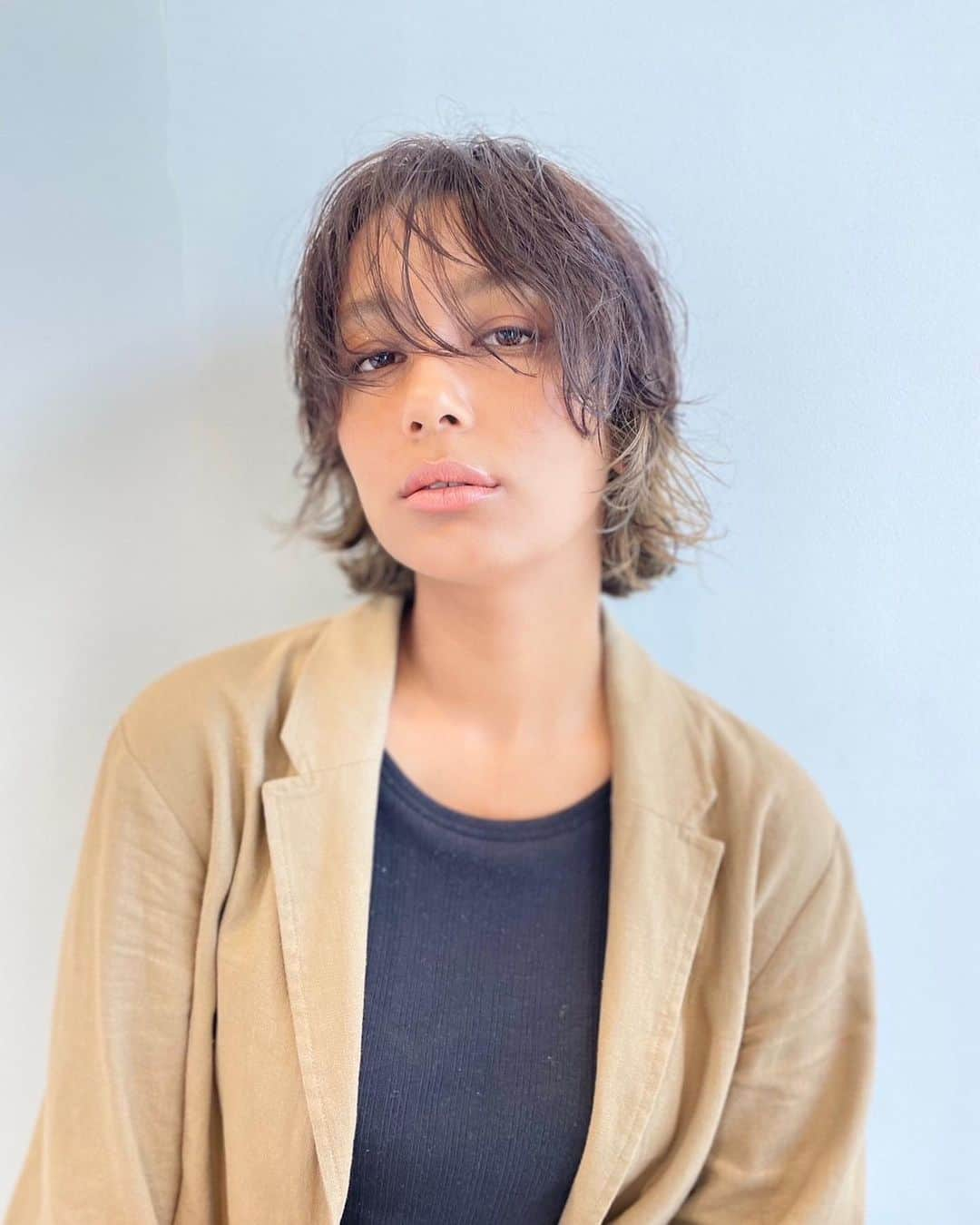 加治まやさんのインスタグラム写真 - (加治まやInstagram)「new hair ✂︎by @sakuraimadoka  大人になってからトップをこんなに短くしたの初めて✨  #hair #hairstyle #秋ヘアー #秋カラー #ソフトウルフ #model #モデル」9月18日 13時00分 - mayakaji