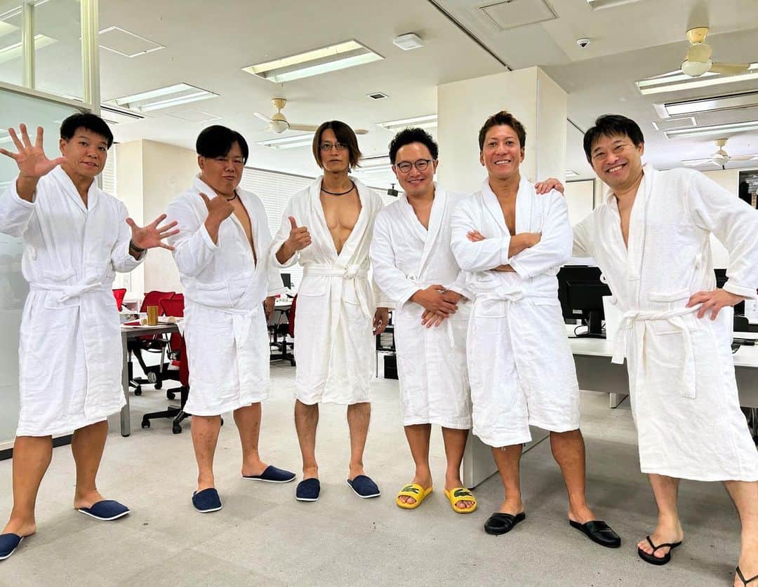 黒田悠斗のインスタグラム：「黒沢透さん、中田真さん、南佳也さん、森林原人くん、ぼく、吉村卓さん。今日はまるで同窓会みたいな雰囲気」