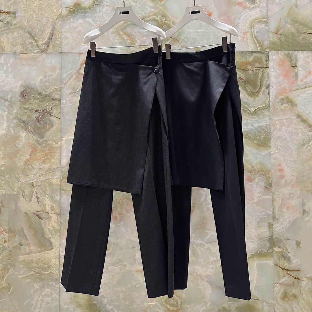のインスタグラム：「＜H BEAUTY&YOUTH＞  WOOL GABA LEYARD PANTS ¥35,200 Color: DK.Gray/BLACK Size: S/M  #H_beautyandyouth #エイチビューティアンドユース @h_beautyandyouth  #BEAUTYANDYOUTH #ビューティアンドユース #Unitedarrows #ユナイテッドアローズ」