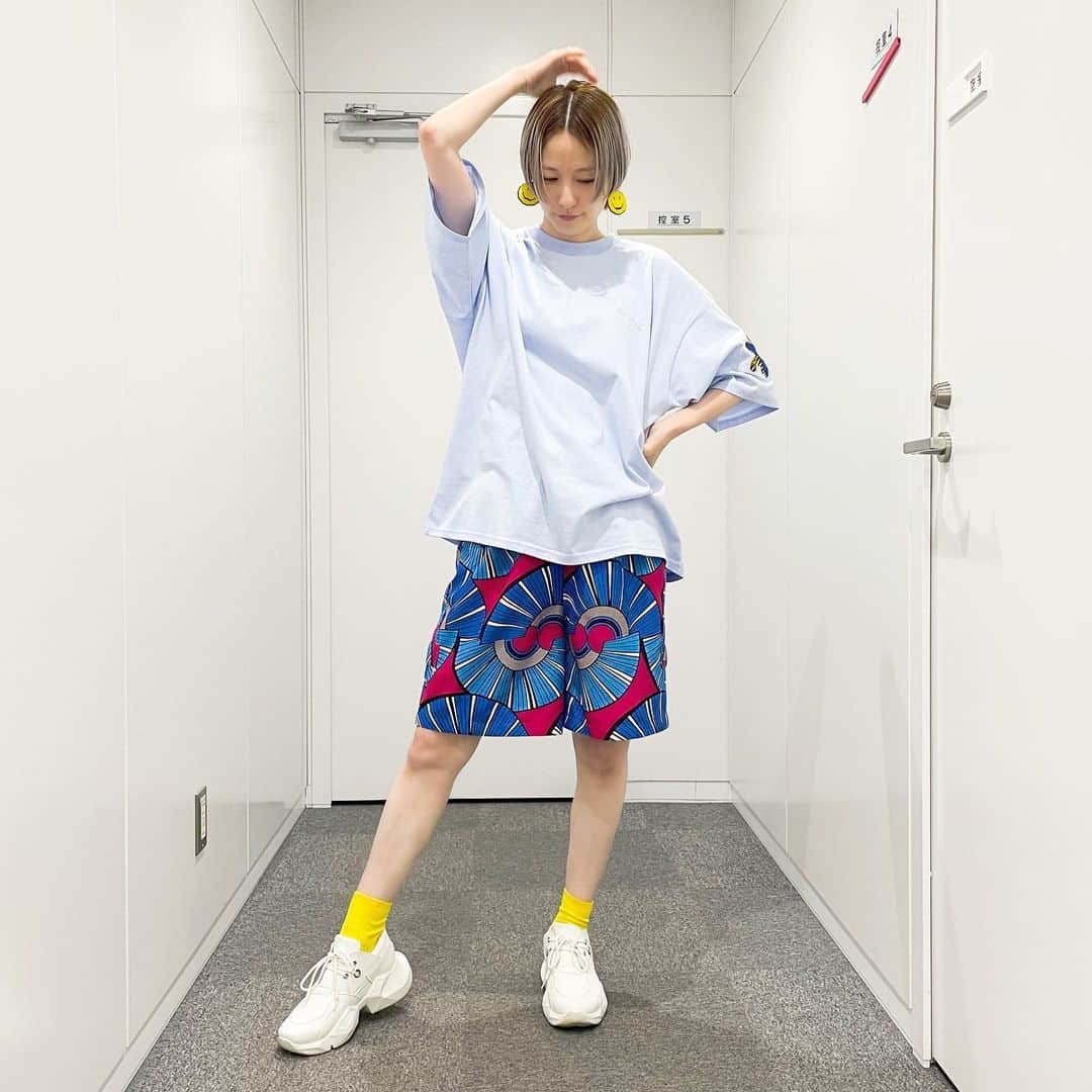のインスタグラム：「ㅤㅤㅤㅤㅤㅤㅤㅤㅤㅤㅤㅤㅤ 『BSイレブン競馬中継 SUNDAY』 (2023.09.03分)のお衣装です☻ ㅤㅤㅤㅤㅤㅤㅤㅤㅤㅤㅤㅤㅤ #衣装戦隊ミヤジマン  Tシャツ&ハーフパンツ♥︎#moyanecri  ㅤㅤㅤㅤㅤㅤㅤㅤㅤㅤㅤㅤㅤ ジェンダーに左右されないオーバーサイズが大好きです😇 ㅤㅤㅤㅤㅤㅤㅤㅤㅤㅤㅤㅤㅤ スタイリストさん→ @stylist_sanae_ymsk_  #bs11 #bsイレブン競馬中継 #競馬 #umajo #宮島咲良 #ミヤジマン #ぼっち戦隊ミヤジマン」