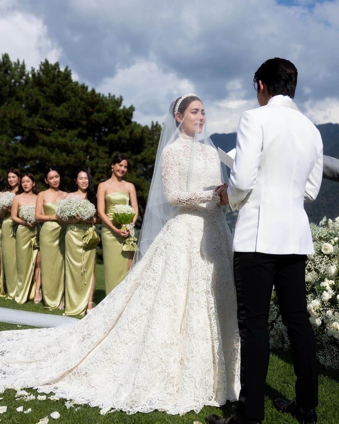 マギー・ラースリー・バーレンシエガーのインスタグラム：「รูปเยอะแบบน่าจะลงได้จนลูกโตอ่ะ ☺️#MarKimTheWedding」