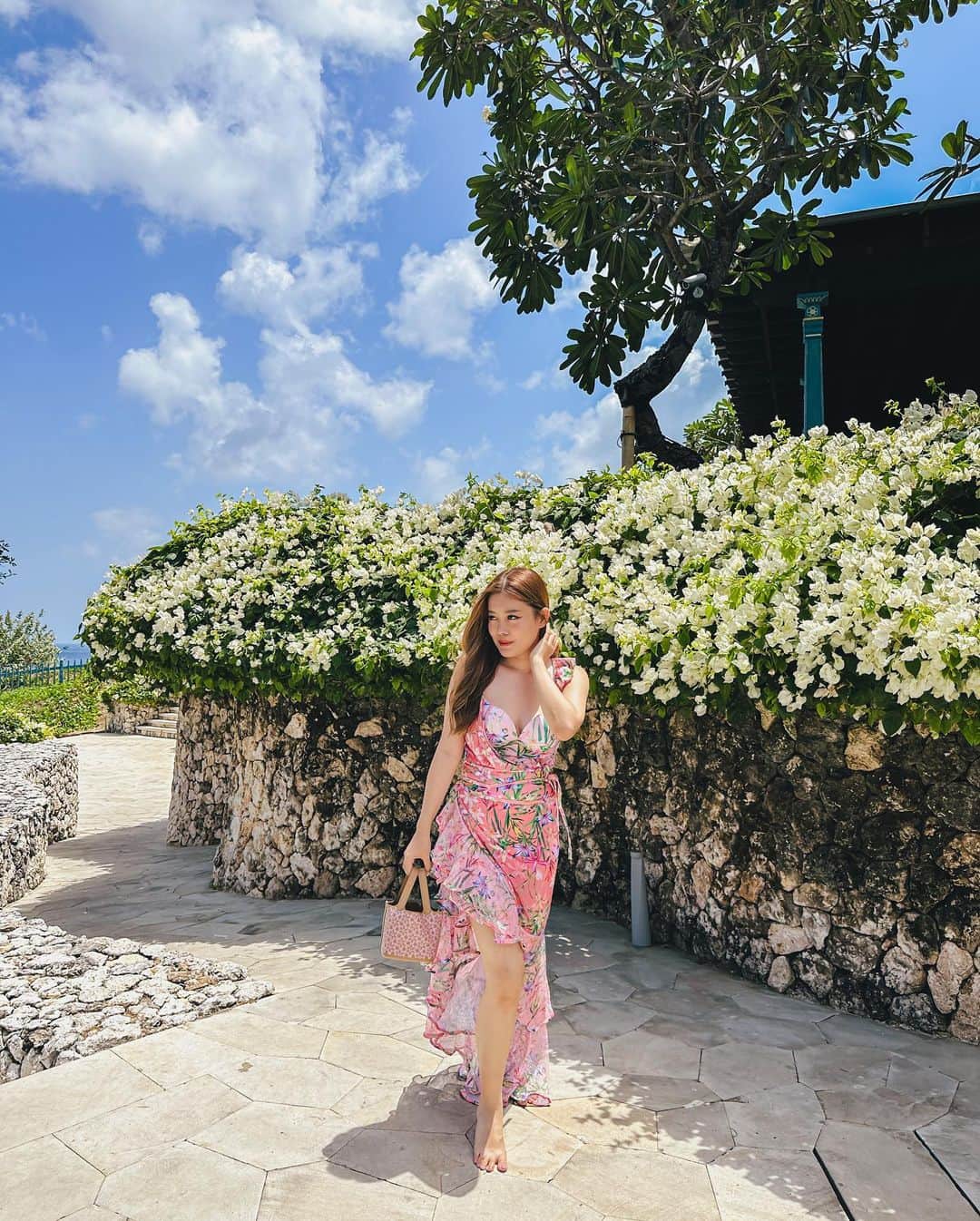 のインスタグラム：「Channeling my inner barbie with all pink look 💖  Using Daisy Picotin from @snowcelineluxuries.id」