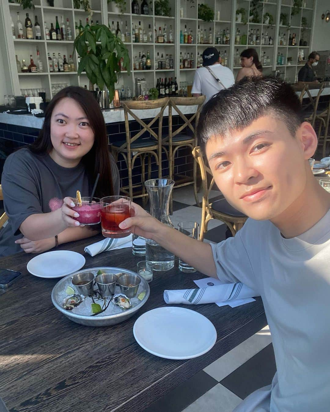 葉晟睿さんのインスタグラム写真 - (葉晟睿Instagram)「🇺🇸 Thanks @hsiaochi1214 for exploring Chicago with me 🚢🖼️🥞🦪🥂 我才剛到四天就來找我所有景點超市餐廳都第一次去🤣 最重要的是有晚餐可以吃（雖然很常直接睡死💤）  #kalvintravel #kalvintravel🇺🇸 #chicago #芝加哥」9月18日 14時06分 - kalvin.yeh