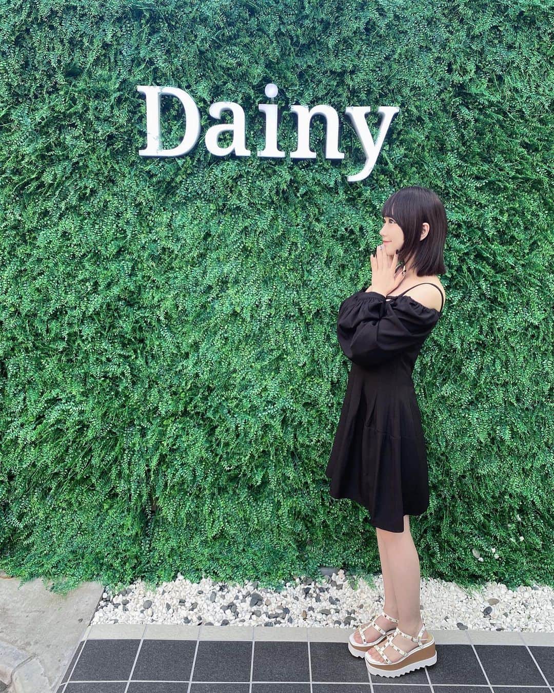 MI-MIさんのインスタグラム写真 - (MI-MIInstagram)「入口も可愛かった♡  👗 @bubblefashion_official  👡 @ciel_official.jp   #dainy #新大久保 #新大久保カフェ #新大久保カフェ巡り」9月18日 14時14分 - mii__mi.chan
