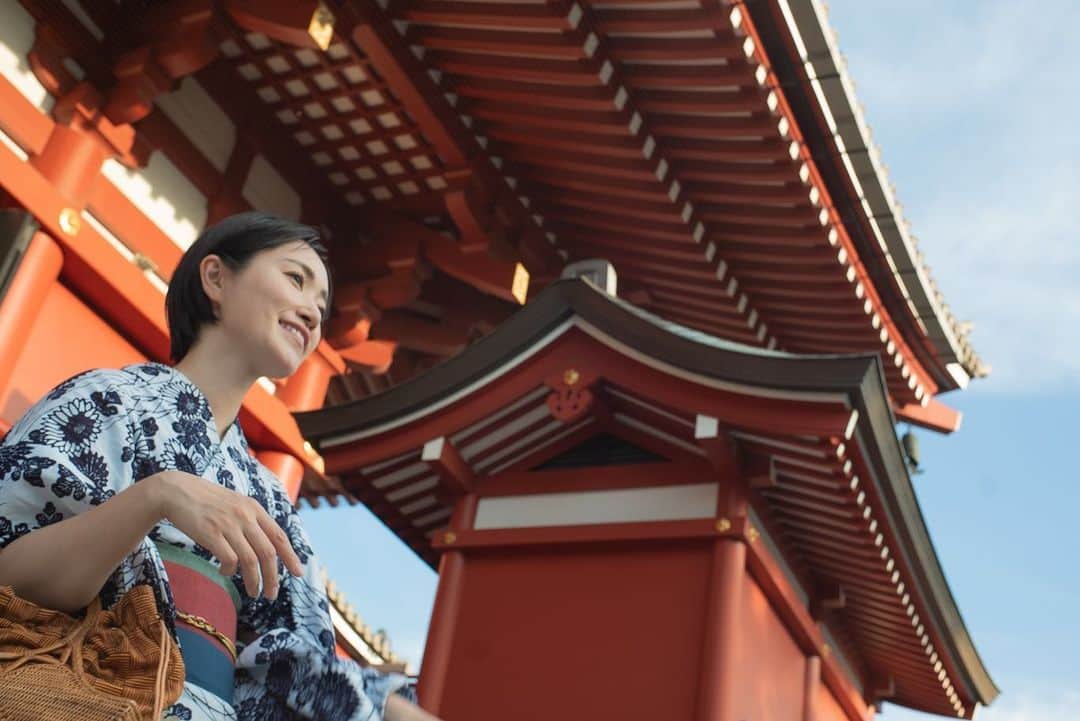 江守沙矢のインスタグラム：「日本の赤の朱色と、和服はやっぴり合いますねー☺️」