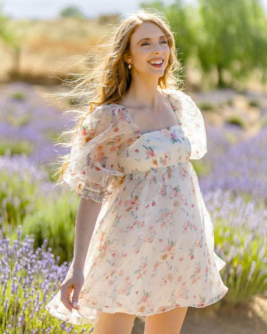 アシュリン・ピアースのインスタグラム：「“Step into your power. Fearlessly and graciously walk your path.” ✨  Photography @ohwowtina  For: @shopmorninglavender   #Model #Modeling #Models #Photography #BestPhoto #MorningLavender #LavenderField #LavenderHaze #Lavender #Fashion #Dresses #Flowers #Boutique #RedHead #CaliforniaGirl #Pretty #Beauty」