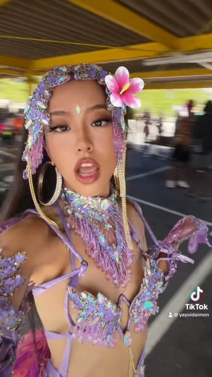 大門弥生のインスタグラム：「My first time Soca Carnival and here is Japan🇹🇹🇯🇵🌺💙💜 日本にいながら、カリブを感じてる２日間。音楽で繋がってる🌍 big respect @socainjapan」