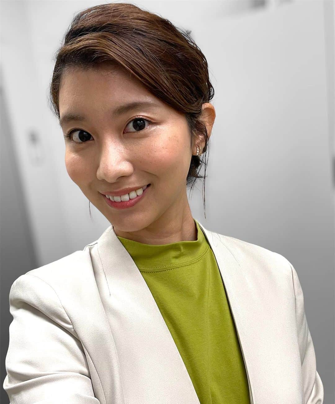 木村那津美のインスタグラム：「🎤  木曜日ニュース担当の日の ヘアメイク〜☺️」