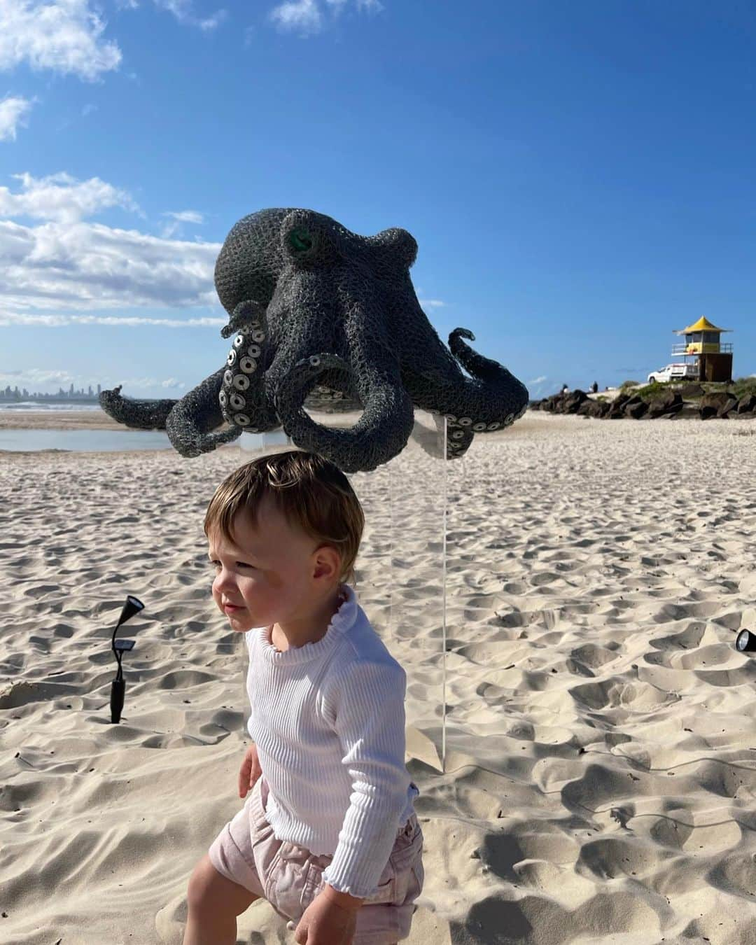 ELOUISE MORRISさんのインスタグラム写真 - (ELOUISE MORRISInstagram)「Best fun with Nanna Lindy 🩷🌸 We had a Swell time at the sculptures 😍🍄🦅🍦💦🐙🐶🐶💕」9月18日 14時50分 - ellemorrisxo