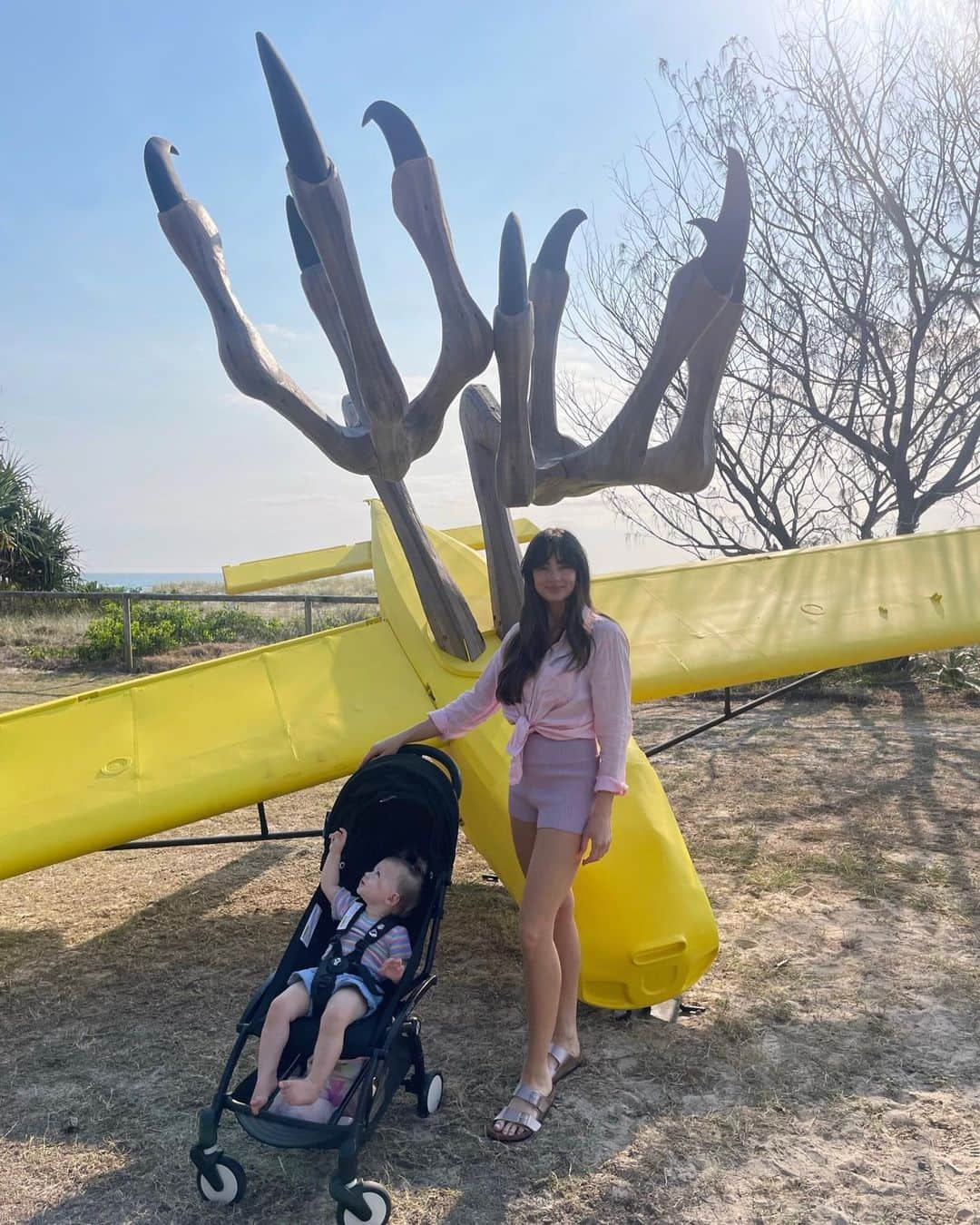 ELOUISE MORRISさんのインスタグラム写真 - (ELOUISE MORRISInstagram)「Best fun with Nanna Lindy 🩷🌸 We had a Swell time at the sculptures 😍🍄🦅🍦💦🐙🐶🐶💕」9月18日 14時50分 - ellemorrisxo