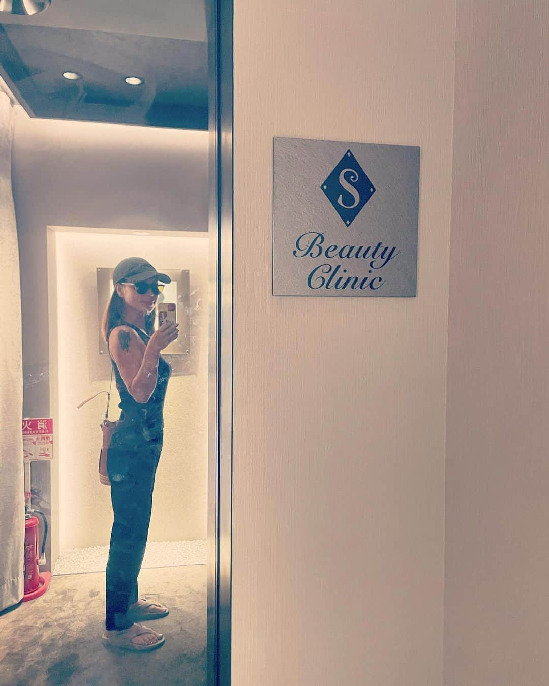 中谷紋菜のインスタグラム：「先月 @sbeautyclinic へ行った時のメニュー #レブライト #アクセントウルトラ でした🫶  紫外線を浴びた夏のケアもお願いしたいので、またすぐに行きたい場所🏥  @dr.y.yumi 先生、いつもありがとうございます🪽  #エスビューティークリニック #レーザートーニング #エイジングケア」