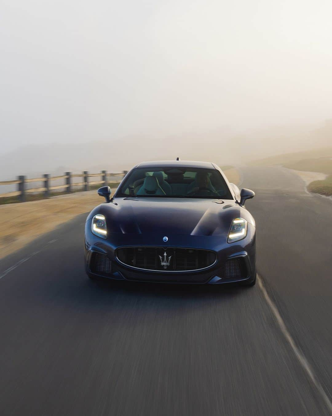 Maserati Japan | マセラティ ジャパンのインスタグラム：「グラントゥーリズモの世界に浸る。心も体もエモーションな世界へ。好奇心で創られたロードマップがあなたを未知の感覚へ導きます。  詳しくはこちら。 https://www.maserati.com/jp/ja/models/granturismo  #Maserati #マセラティ #MaseratiJapan #マセラティジャパン #GranTurismo #グラントゥーリズモ」