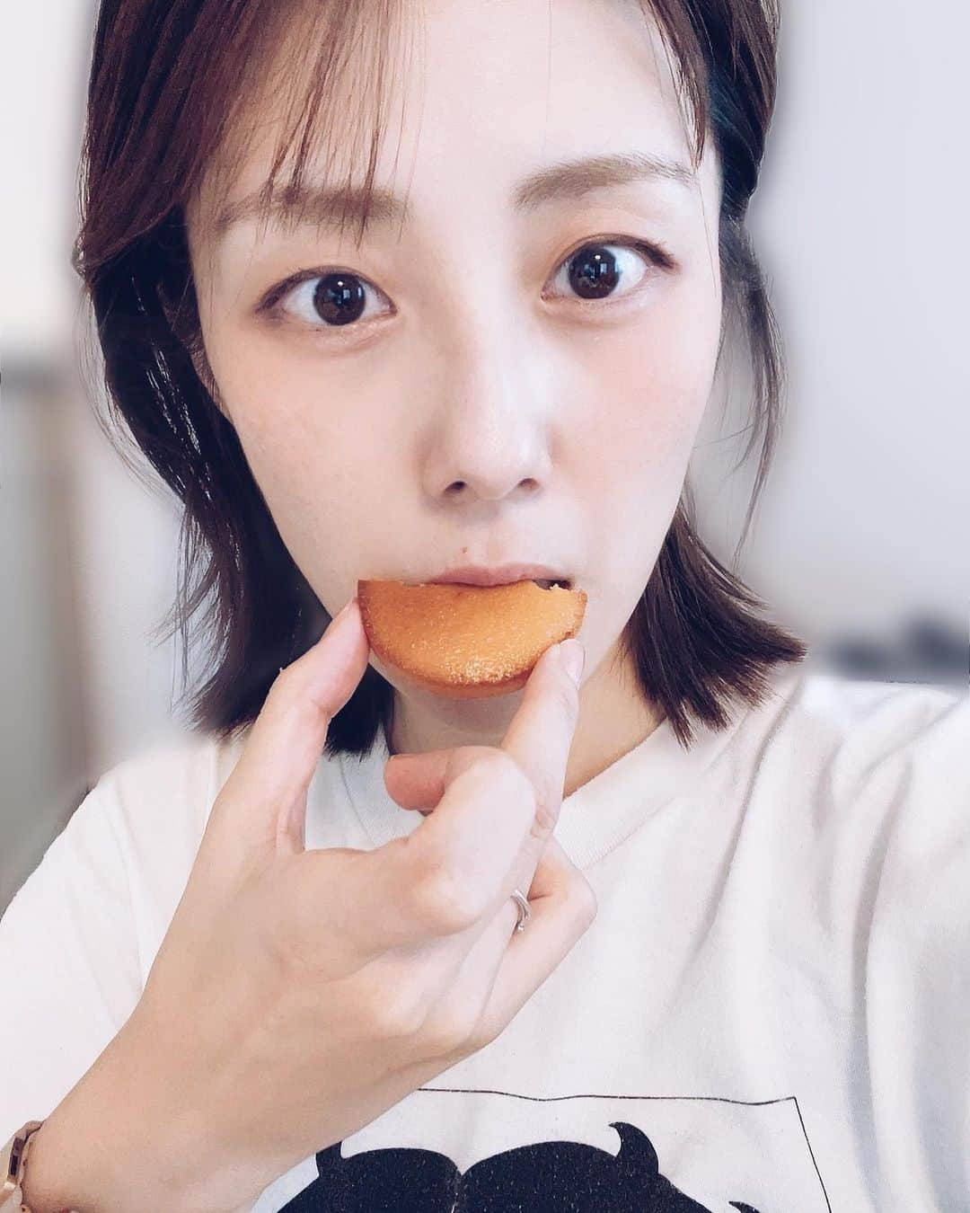 松田実里さんのインスタグラム写真 - (松田実里Instagram)「⁡ 🍪🍪🍪 フィナンシェって美味しいよね。 フロランタンも好き。 焼き菓子最高ー ⁡ #焼き菓子 #お菓子 #お家カフェ #cafe #まったりタイム #赤ちゃんのいる暮らし #赤ちゃんのいる生活 #photogram #photography #ママ #mamalife #mylife #lifestyle #instagood #mylife #love mylife #love」9月18日 15時15分 - misato_matsuda