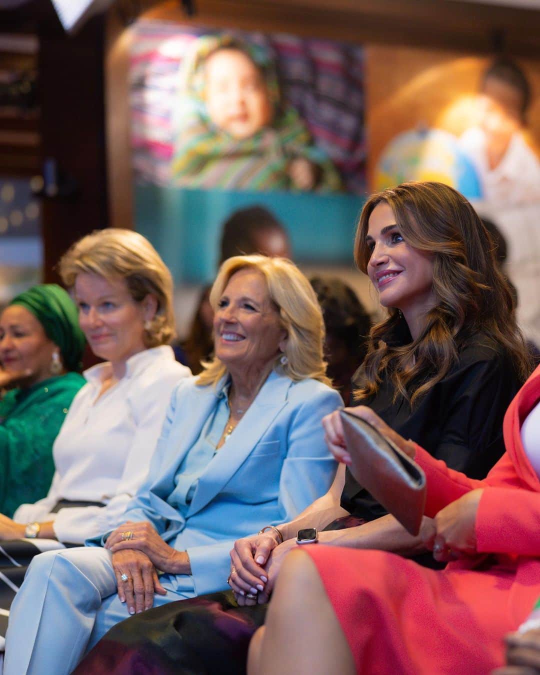 ラーニア（ヨルダン王妃）さんのインスタグラム写真 - (ラーニア（ヨルダン王妃）Instagram)「مع السيدة الأولى للولايات المتحدة الأمريكية الدكتورة جيل بايدن في نيويورك  خلال نشاط لمنظمة اليونيسف من أجل مناصرة الأطفال بالأمس #الأردن #الولايات_المتحدة  With @FLOTUS Dr. Jill Biden @UNICEF Champions for Children event yesterday in New York #Jordan #USA #ForEveryChild #GlobalGoals #UNGA78」9月18日 15時07分 - queenrania