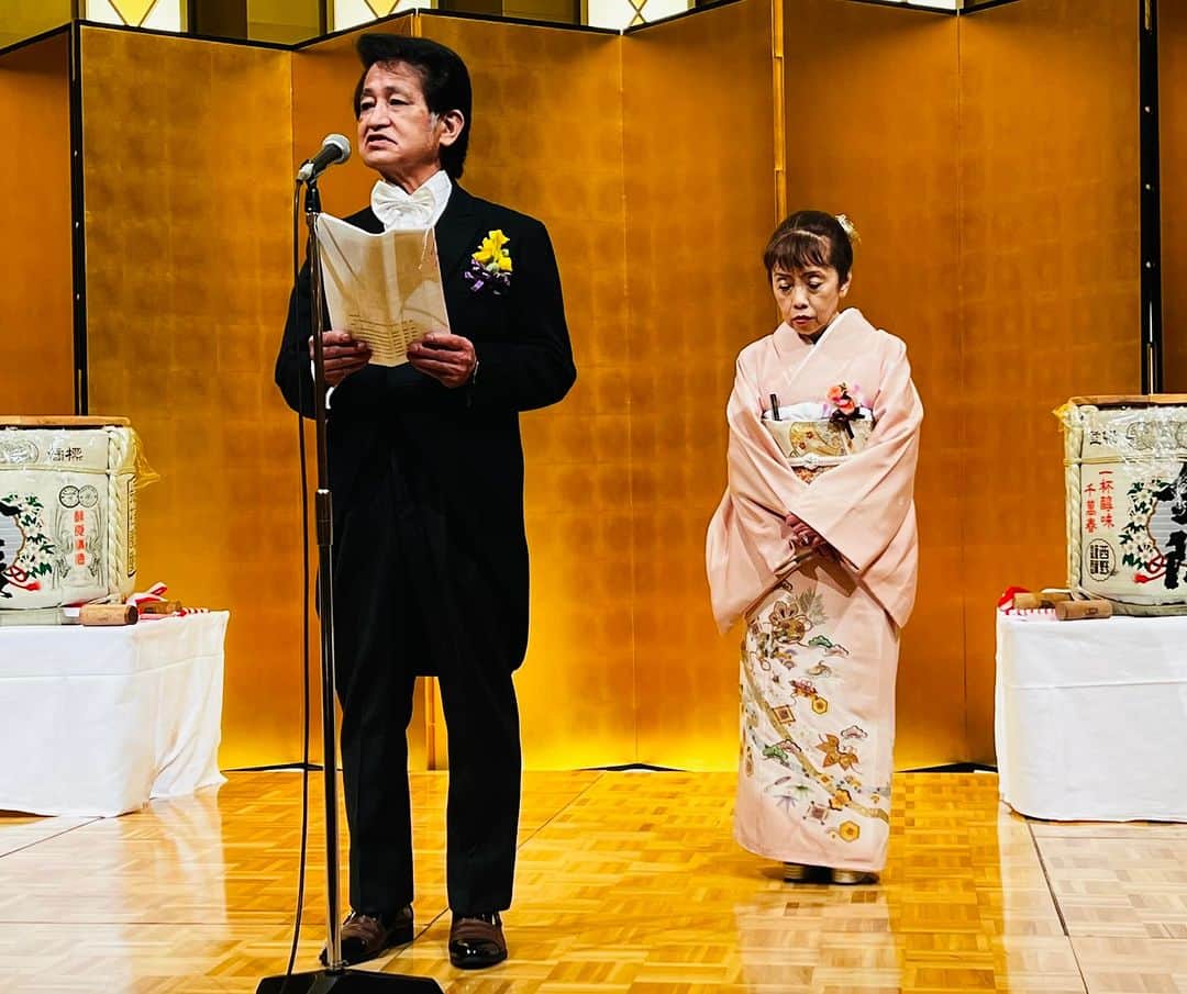 平井卓也さんのインスタグラム写真 - (平井卓也Instagram)「川原陞氏旭日双光章受章祝賀会に参加させていただきました。川原氏は香川県美容業生活衛生組合理事長として美容業界の発展のためにご尽力されました。また、美容学校の理事として次世代の美容師の育成にも熱心に取り組まれています。美容業界は人々の生活に多大な影響を与える素晴らしい分野です。外見だけでなく、人々が自分自身をより良く感じ、自信を持つ手助けをするなど社会を明るくすることにも貢献できます。超高齢社会に突入した日本を元気にするためにも、川原氏の益々のご活躍と業界の発展を祈ります。おめでとうございました。#平井卓也」9月18日 15時19分 - hiratakuchan0125