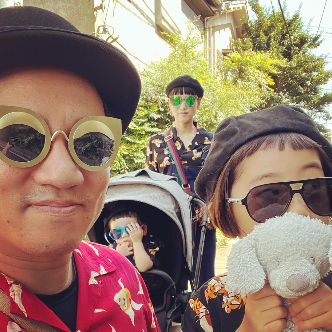 与座よしあきのインスタグラム：「裁縫の糸買ってきまーす。」