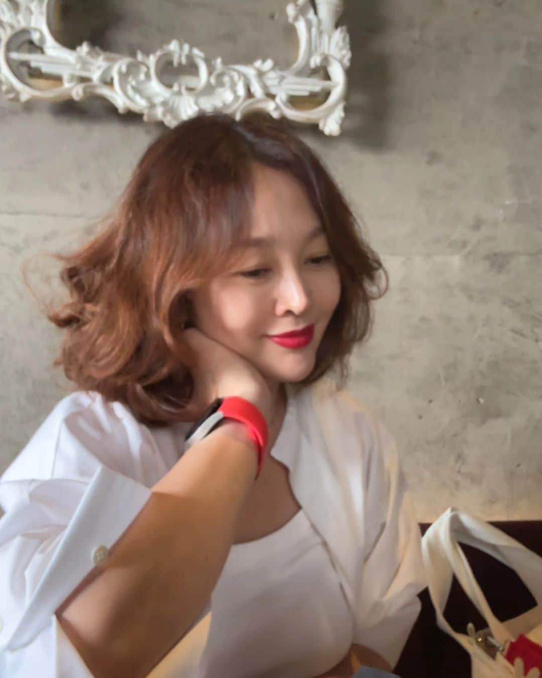 イ・スンヨンのインスタグラム：「#하이드로제넥스수소  한알먹고  초롱초롱~~!!!  비누바른얼굴은 뽀둉뾰둉 ㅋ  열미팅하고 다음 장소로 이동 합니닷~~^^  날이 너무 더워요 ㅜ  이따 또 만나요 울 식구들~♡♡♡--  #피토75셀큐어폼 #여름이다시오나봐요😂😂  #울식구들🎀🎀  #모두들건강기원🤗」