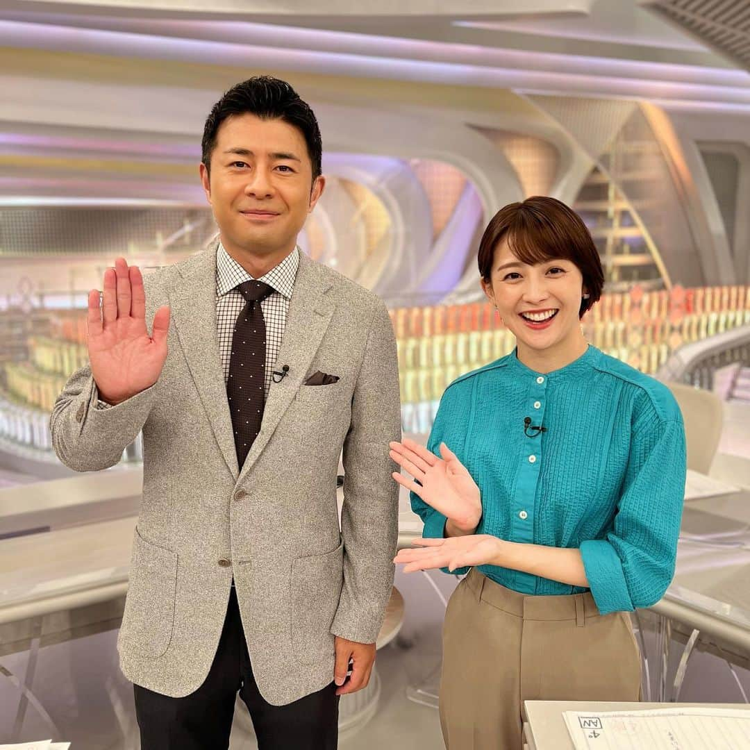 フジテレビ「プライムニュース イブニング」さんのインスタグラム写真 - (フジテレビ「プライムニュース イブニング」Instagram)「#イット ！OA中です   ●天ぷら店が“ #次亜塩素酸 ”提供で女性搬送  ●渋谷を“封鎖”４年ぶりの祭りで課題は  ●#内閣改造 後に支持率ダウン…デスク解説 ●人気シリーズ“ #年金の現実 ”仕事で金額差は？ 元力士＆宮司は月いくら？神社の収入も徹底調査   今週もよろしくお願いします！ #榎並大二郎 @enami_daijiro #宮司愛海 @manami_miyaji   #木村拓也 @takuya.kimura0801   #梅津弥英子 @yaeko.umezu  #柳澤秀夫   #ガチャピン @gachapin_official #竹俣紅 @benitakemata_official   #東中健 @ken.higashinaka   #フジテレビ #アナウンサー 公式HP：https://www.fujitv.co.jp/livenews_it/ FNNプライムオンライン：https://www.fnn.jp/」9月18日 15時51分 - livenews_it