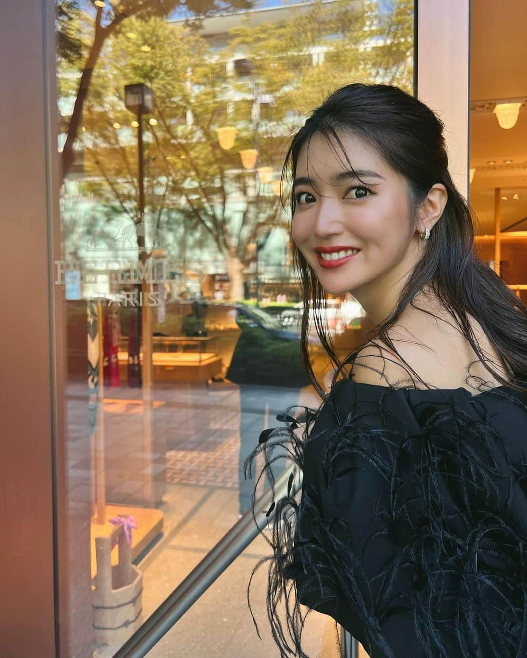 大口智恵美のインスタグラム：「晴天☀️🕊️  今日は楽しみにしていたお友達の結婚式🤍  ヘアセットは @gift_saespecial にお願いしました✨  ワンピースは @maisonvalentino 🤍  #today #結婚式 #結婚式ヘアー #結婚式コーディネート」