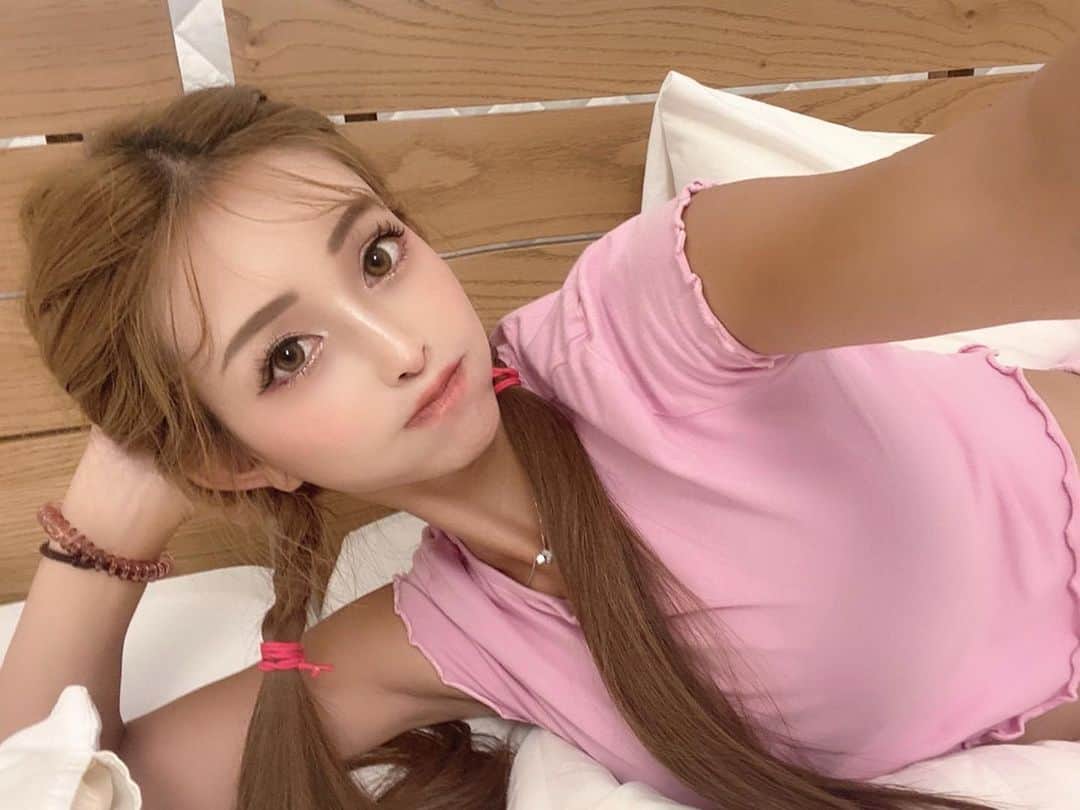 のインスタグラム：「. . . いつもお世話になってる @whiteningsalon_blanche  ホームケアも大事やけど サロンで当てるのもオススメ🦷✨💞 歯は絶対白い方がいいし 綺麗な方がいいよね🥹🤍 ブランチェは効果ちゃんと出るし続けて行ってます🥰 オススメのホワイトニングサロンだよ🤍 . . . . . . . #ホワイトニング  #ホワイトニングサロン」