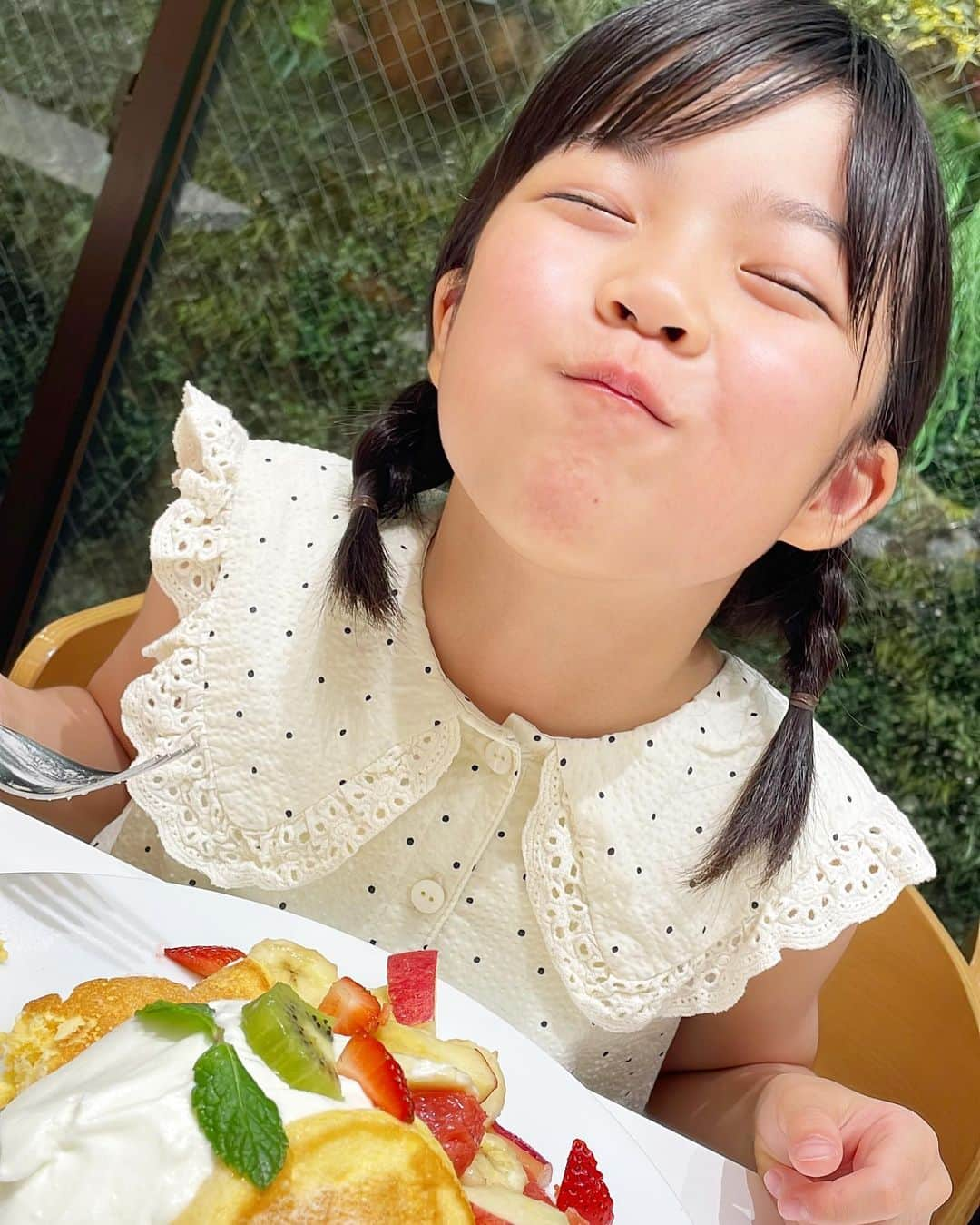 加藤柚凪さんのインスタグラム写真 - (加藤柚凪Instagram)「暑いおでかけの日☀️ フルーツもりもりのパンケーキ食べて 元気いっぱいになりました😋🎶  ごちそうさまでした😊🍓  #おいしくていっぱい食べた #パンケーキ🥞💕 #永瀬ゆずな @yuzuna_nagase」9月18日 16時09分 - yuzuna_nagase