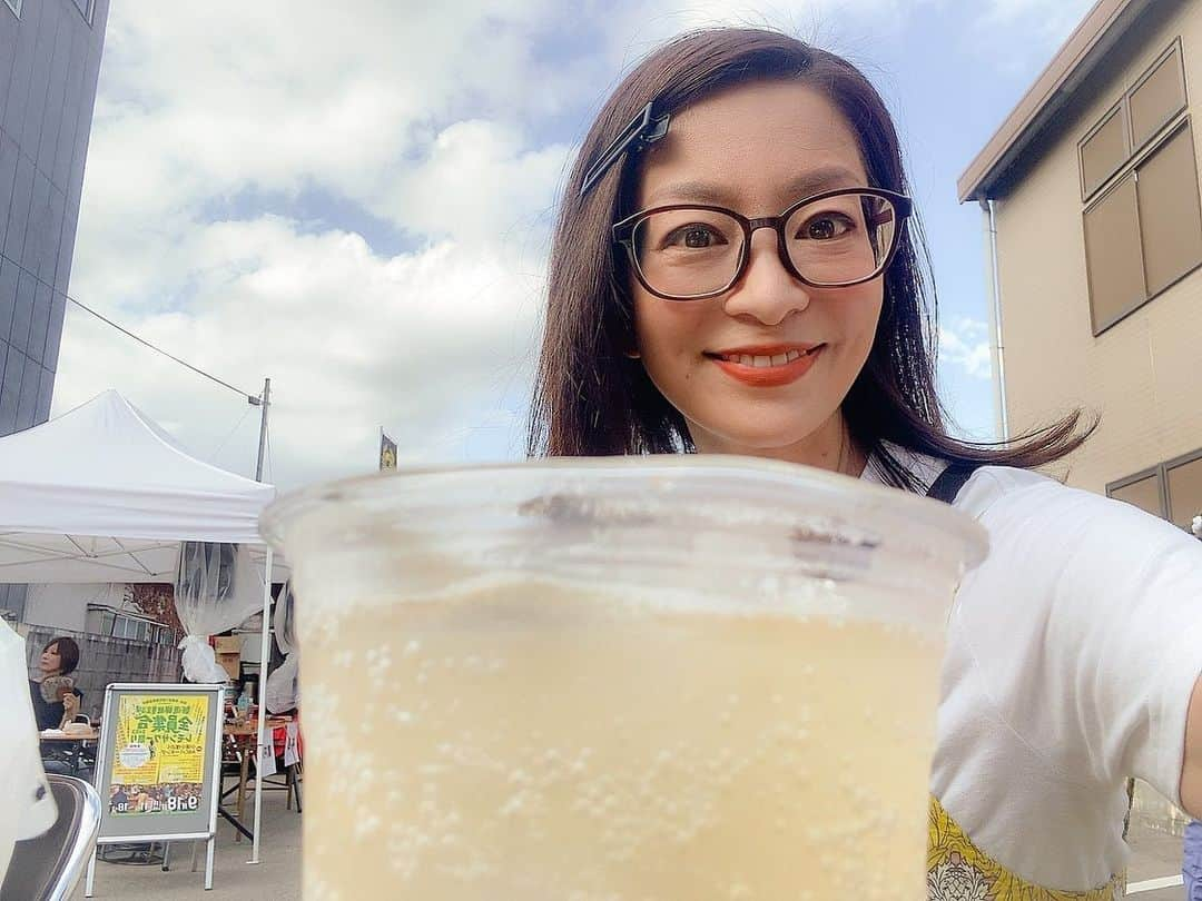 海津ゆうこのインスタグラム：「昼飲み〜  なんだか贅沢な気分になりますね☺️  新道で18時まで、 レモンサワー祭り開催中です🍋  小便小僧の像のところは ぼんぼりも設置させてましたよ。  #昼飲み#レモンサワー #レモンサワー祭り #新道 #新発田#新発田イベント #しばたびより#しばたじまん#instagood #instadaily #instalike#instalife #instapic #フリーアナウンサー#ラジオパーソナリティー」