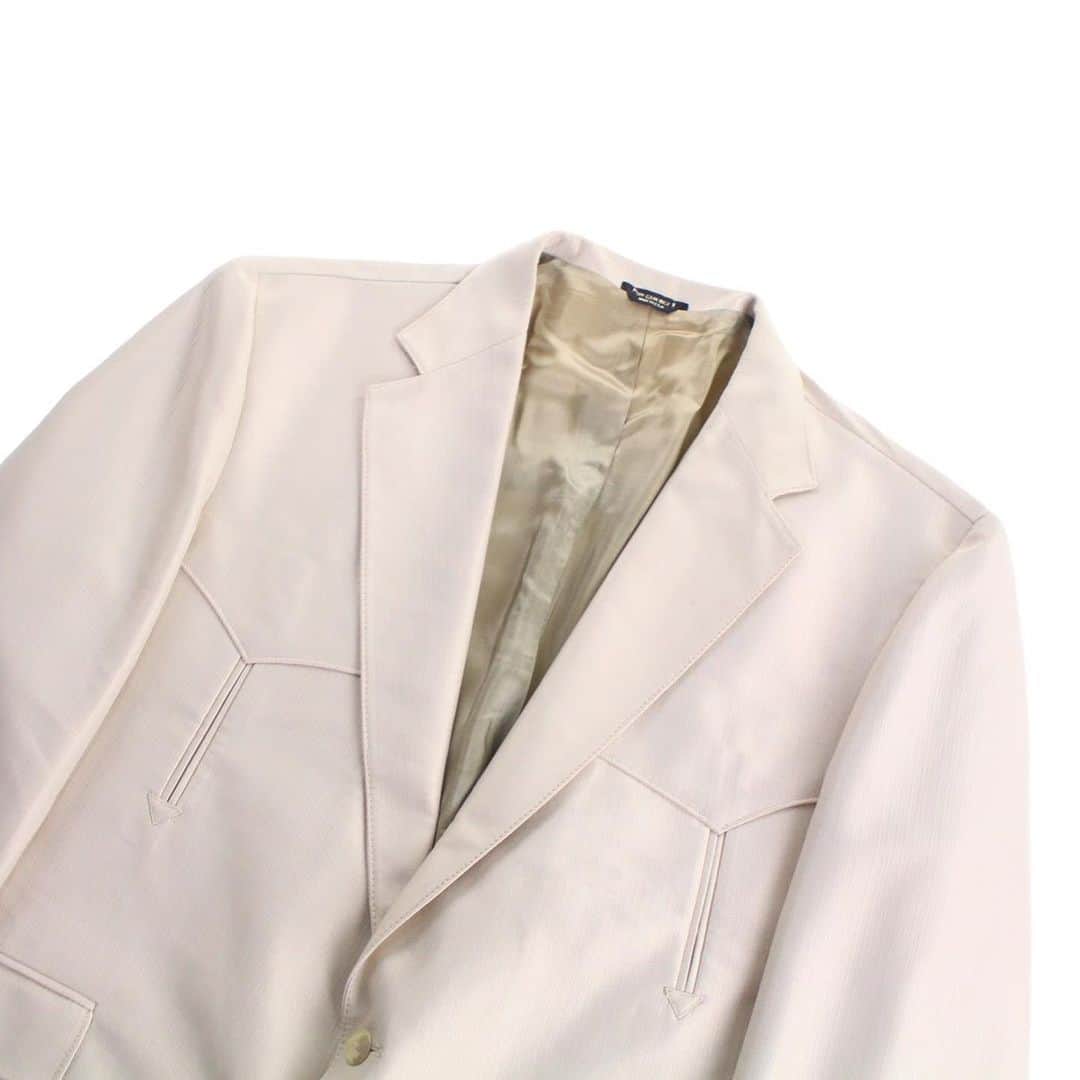 SANKAKUさんのインスタグラム写真 - (SANKAKUInstagram)「. 1980~90s Dead Western tailored jacket 着用モデル:174cm - - - - - ジャケットでは珍しい色味。 このオーバーサイズ感に未使用品。 たまらない。 - - - - -  高円寺OTSUで15年培った経験を活かし、新形態でより都会的でクリーンなアイテムを提案致します。1点,1点をセレクトとし、古き良き物を現代に落とし込む高感度な古着屋です。  "OTSU TOKYO"ならではの洗練されたアイテムをたっぷりご用意しております。メンズ,レディース,幅広い年齢層に楽しんで頂けるお店になってるかと思います。 是非ご来店お待ちしております☺︎  - - - - - #古着屋 #下北沢 #デザイナーズ古着」9月18日 16時42分 - otsu_tokyo