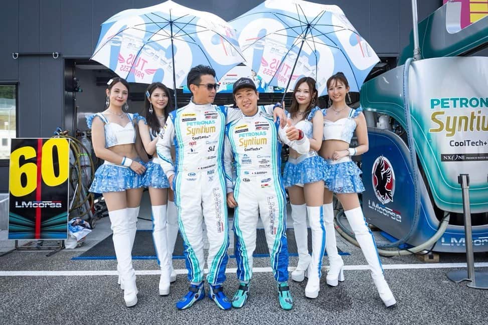 涼野はるかさんのインスタグラム写真 - (涼野はるかInstagram)「#SUPERGT Rd.6菅生 最後の最後まで荒れたレースになりましたね。 たくさんの応援をありがとうございました！ ･ 60号車LMcorsaはスタートから順調に走行していたもののSCのタイミングに恵まれず、21位でチェッカー。 菅生の魔物さんは予選日から少しも微笑んでくれませんでした。 ･ 今戦は公式練習からとても好調で、本気で表彰台を狙うチーム皆さんの姿がありました。 ダメージを負いながらも諦めずなんとか完走し帰ってきてくれた60号車さん、 本当に悔しいですが、これを糧にまた更に強くなってくれると信じます。 ･ ･ 早いもので今シーズンも残すところ2戦になりました🥲 次戦オートポリスも引き続き60号車LMcorsaへ熱い熱い応援をよろしくお願いします📣🩵 チームの皆さん、応援団の皆さん本当に本当にお疲れさまでした！！ ･ ･ ･ ･ ･ ･ ･ ･ ･ ･ ･ ･ ･ ･ #lmcorsa #motorsports #rq #racequeen #supra #スープラ #モータースポーツ #レースクイーン」9月18日 16時39分 - suzuno_haruka