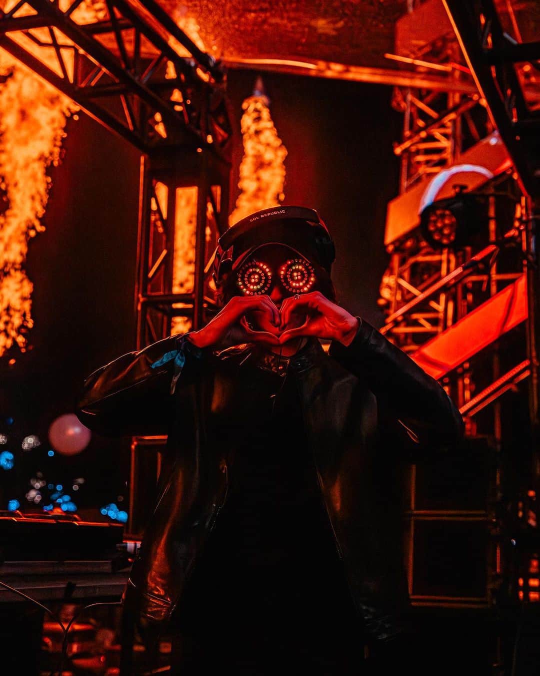 REZZのインスタグラム：「Swipe 2 see videos ^_^ THANK U for allowing me to close out ur night @imaginemusicfestival   Videos and photos by @capturedbycyga」