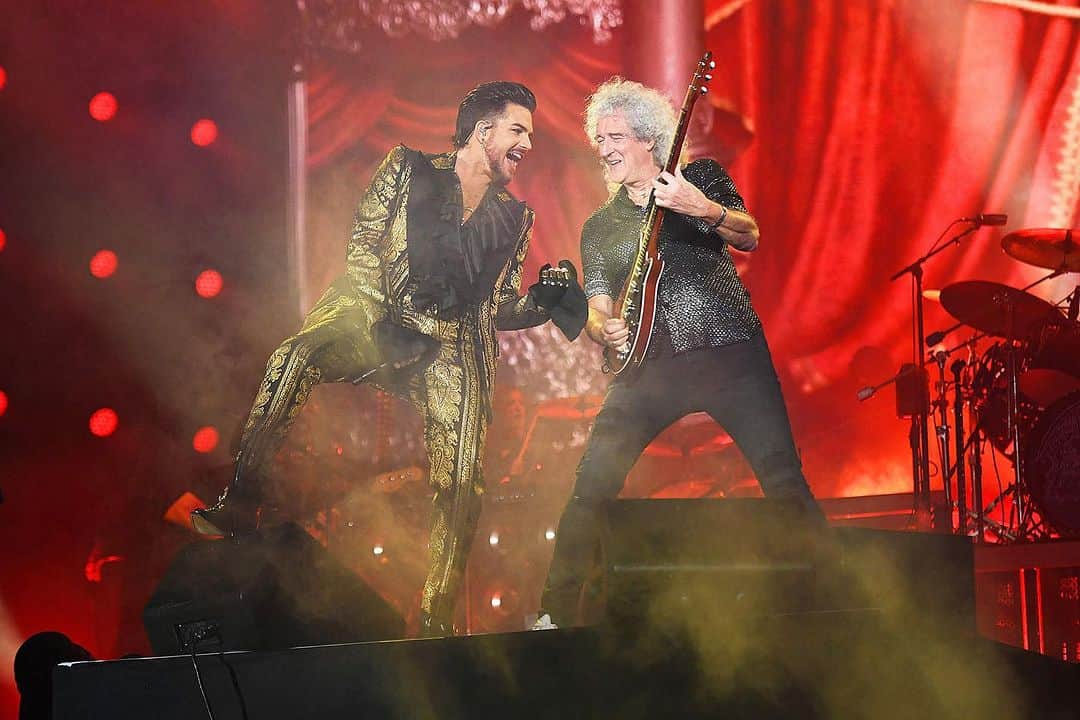 アダム・ランバートのインスタグラム：「Ready for more electrifying and UNFORGETTABLE nights on the road with @officialqueenmusic ⚡  📷: @noamgalai」