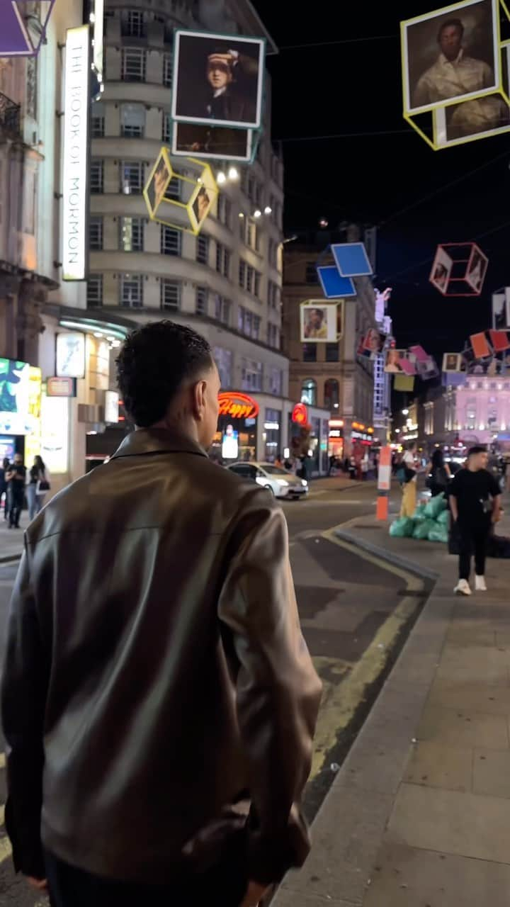 グレゴリー・ファン・デル・ヴィールのインスタグラム：「24 hours in London」