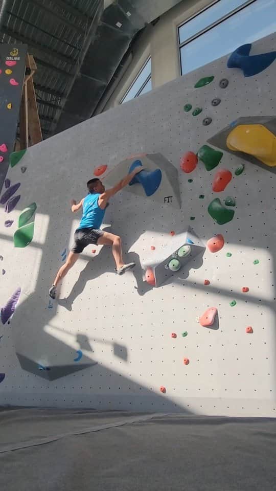 シーン・マコールのインスタグラム：「Back to work 🫠 ⠀⠀⠀⠀⠀⠀⠀⠀⠀ Slabs slabs slabs ⠀⠀⠀⠀⠀⠀⠀⠀⠀ This 6 hex at @hiveclimbing Poco!⠀⠀⠀⠀⠀⠀⠀⠀⠀ ⠀⠀⠀⠀⠀⠀⠀⠀⠀ ⠀⠀⠀⠀⠀⠀⠀⠀⠀ ⠀⠀⠀⠀⠀⠀⠀⠀⠀ ⠀⠀⠀⠀⠀⠀⠀⠀⠀ ⠀⠀⠀⠀⠀⠀⠀⠀⠀ @scarpana | @boilerroomclimbing | @mec | @flashedclimbing | @team_edelrid  #climbing #train #canada #athlete #sports #power #fitness #work #workhard #workout #strength #ninja」