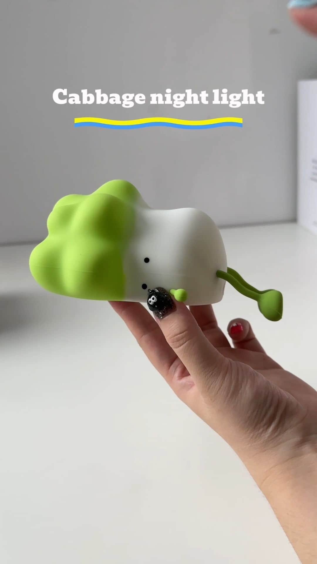 SHEINのインスタグラム：「FRESHLY PICKED: our cabbage night light serves up your daily (and nightly) dose of garden glow 🥬💡 This leafy LED features 3 settings & can prop up your phone, making it your new nightstand BFF ✨   🔎 14224487  #SHEIN #SHEINforAll #SHEINhome #chic #saveinstyle」