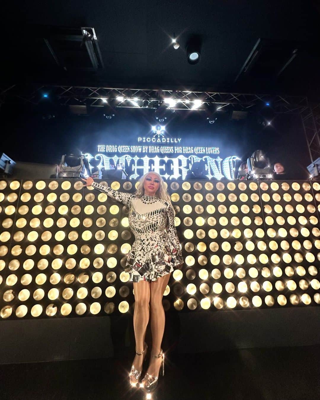 ルナのインスタグラム：「𝒯𝒽𝒶𝓃𝓀 𝓊 @gathering_osaka 👑 #dragqueenshow」