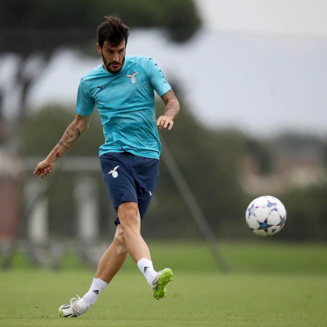 ルイス・アルベルトのインスタグラム：「Emozione al massimo, domani cominciamo il nostro cammino in @championsleague 🦅 Vi aspettiamo tutti all'Olimpico! #LazioAtleti #UCL」