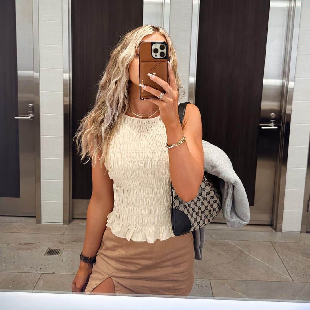 Cara Van Brocklinのインスタグラム：「Almost every look from my Arizona trip last week🫶🏻. All details are on my @shop.ltk and I will add a highlight as well! Happy Monday you babes!!! https://liketk.it/4ioAd」