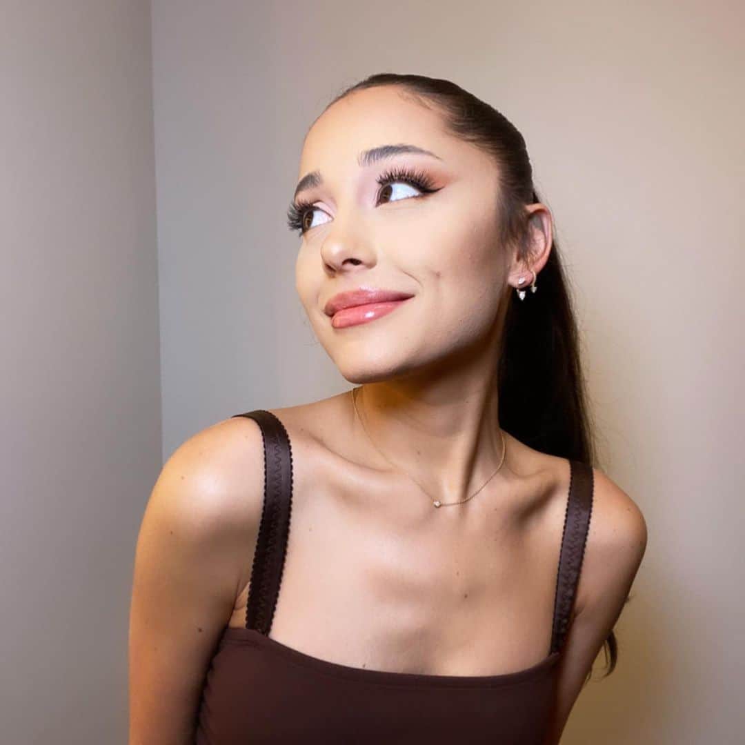 Cosmopolitanさんのインスタグラム写真 - (CosmopolitanInstagram)「Ariana Grande and Dalton Gomez have officially filed for divorce. 💔 Head to the link for the details.  #rg @arianagrande」9月19日 3時01分 - cosmopolitan