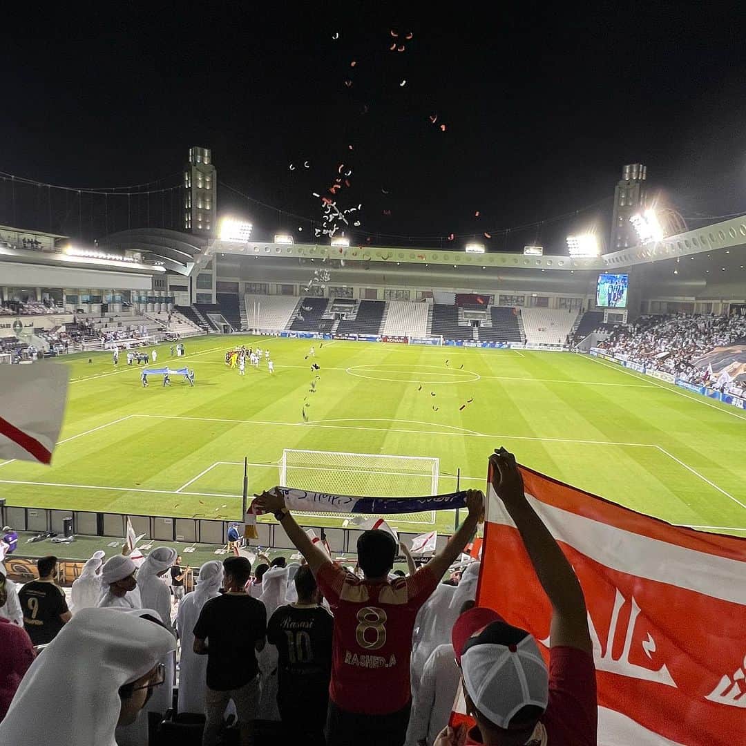 植田朝日のインスタグラム：「🇶🇦🇶🇦🇶🇦  ヨーロッパから日本に帰る途中、ドーハでトランジット。🛬  18時にドーハ着で深夜2時に東京へ出発。  『21時キックオフのACL見れるじゃん！』と言うことで、急遽、アルサッドスタジアムへ。笑  土地勘があるからチョロいよね。  そして、両替すらしてません。苦笑  楽しむぞ〜！w  #acl2023 #FooTravelleR #サッカー旅 #朝日旅 #カタール旅 #トランジット観戦 #アルサッド #alsaddsc #シャルジャ」