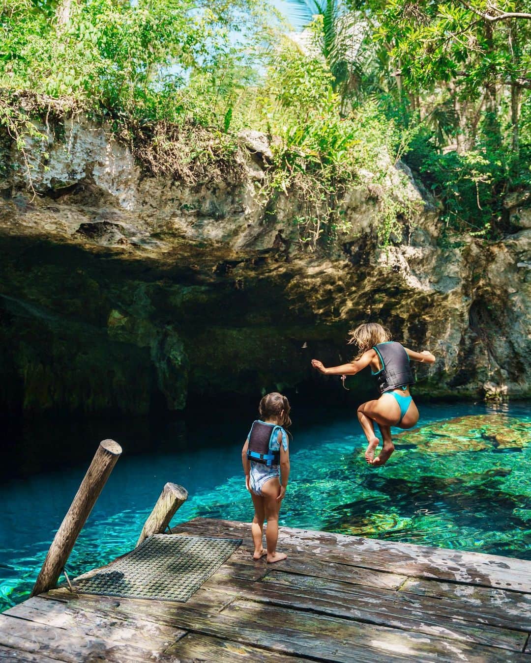 Elisabeth Riouxのインスタグラム：「When she was born,  I wanted to show her my world but it ended up being her showing me our world 🌎   Our mini adventure during an extremely relaxing trip 🐠  Cenote are so unique & unreal, alot of scientists say they were caused by the asteroid that destroyed the dinosaurs since they form a perfect circle with the Gulf of Mexico hole, & they’re so deep that we can’t explore them to the bottom ✨ I wonder what secret they are hiding & feel very lucky to explore them with Wolfie Doupi, our world is so special 🥹」