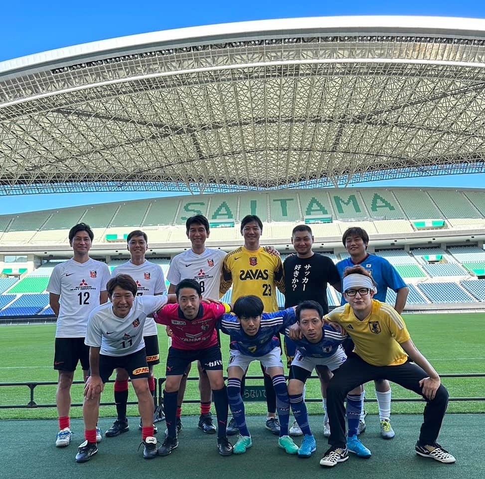 水内猛のインスタグラム：「今日は埼玉スタジアムでPK大会に参加⚽️今年も優勝出来ず… 去年負けたものまねJAPANとの再戦も叶わず… 暑い中、お疲れ様でした😊 #埼玉スタジアム #PK大会 #浦和レッズOB #都築龍太 #斎藤豪人 #三上卓哉 #西澤代志也 #ものまねJAPAN」