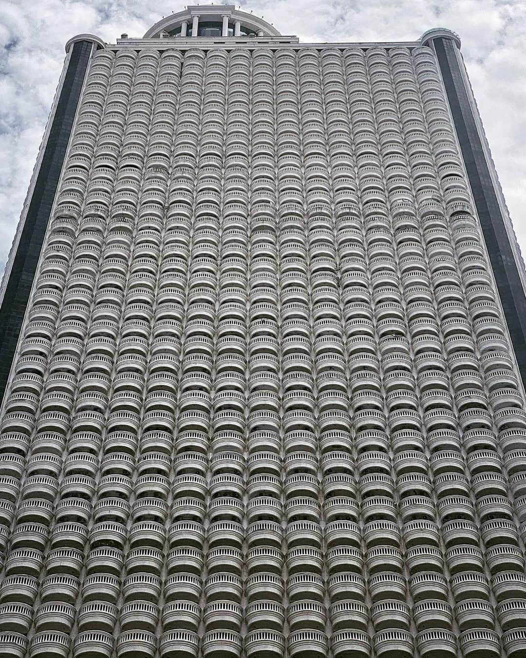 uoriのインスタグラム：「#sathornuniquetower」
