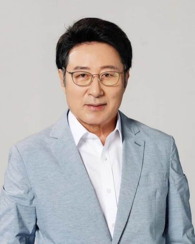 のインスタグラム：「극 중에 인연이셨던 큰아버지.. 노영국 선생님… 하늘나라 좋은 곳에서 편안하시기를 마음을 담아 기도를 올립니다..  하늘나라에서는 아프지 않으시고 건강하시고 행복하세요..」
