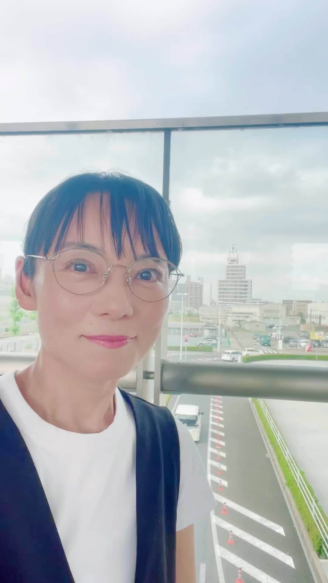安田美香のインスタグラム：「#宇都宮ライトレール 乗ってみました♪ #路面電車 #栃木 #宇都宮 #電車」