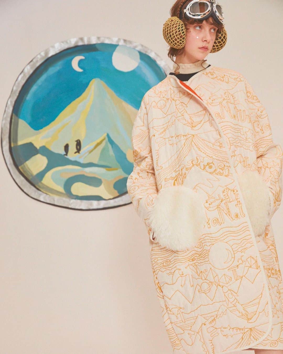 I.T IS INSPIRATIONさんのインスタグラム写真 - (I.T IS INSPIRATIONInstagram)「Introducing the Tsumori Chisato Autumn/Winter 2023 Collection  The theme of the collection is “Avec la Nature”, taking inspiration from the natural wilderness and retro-futuristic imagery found in a northern country like Hokkaido in Japan.   From autumn foliage landscapes to snow-capped mountains, the collection features a range of animal prints including Polar Bears, Long-tailed Tits, Foxes, and Brown Bears, all gently watching over a girl who lives with nature.   Explore the collection now in-store and online at ITeSHOP.  Designer: Chisato Tsumori  Stylist: Chikako Tanifuji  Photography: Yuji Watanabe (Perle management) Hair / Make up: Akemi Ezashi (mod’shair) Models: Suzi (Tokyo rebels) , Yuki Beniya (Tokyo rebels),  Tola Woznica （donna）  #IT #ITeSHOP #TSUMORICHISATO #AW23 #FW23  #newarrivals」9月18日 18時56分 - ithk