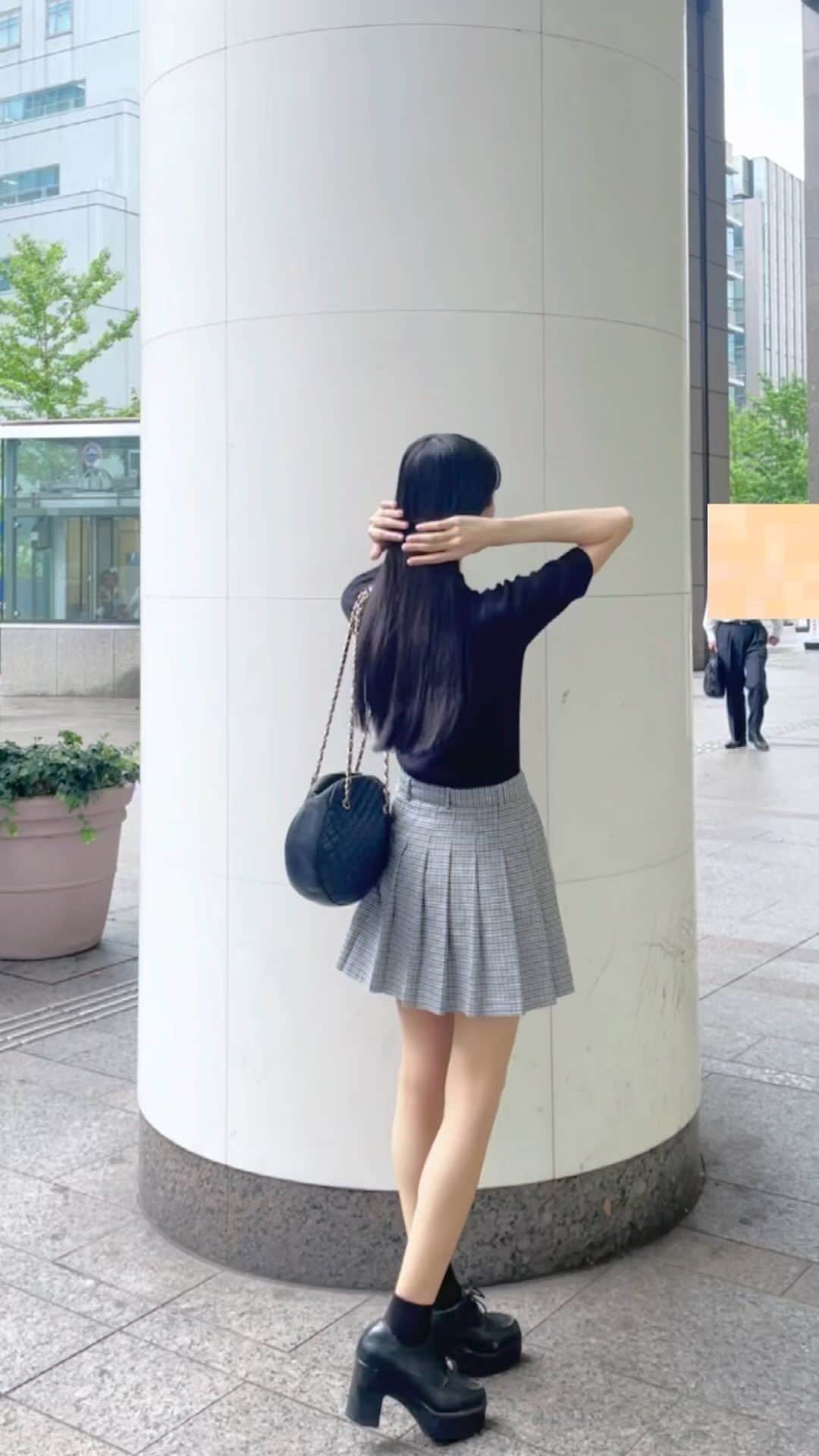 のインスタグラム：「🤍モノトーンファッション着回しコーデ🤍  モノトーンでコーデを組むと統一感が出ますし何より他のお洋服と合わせやすい🪞  #JJモデルオーディション2023 #私服紹介　#モノトーンコーデ SNSアピール枠②ファッション」