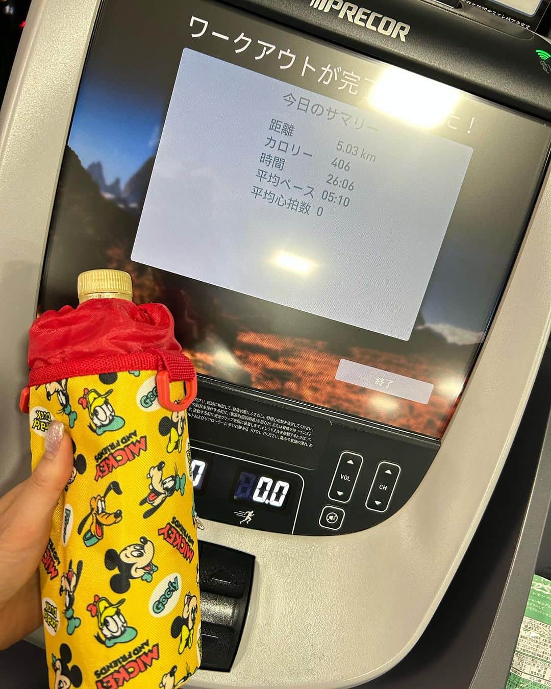 DJ MIYAさんのインスタグラム写真 - (DJ MIYAInstagram)「やっほーぉ♡ 今日もジム行ってきました🌈  Running 5km 26:06分钟 Dance 45分钟  wide grip pull up❤️❤️❤️自分の体重を上に上げるのってめっちゃきついけどたのし❤️  セルフタイマーで撮ってみた♡  1枚目はmedicine ballでのバスケhandling🏀  走るの大好き❤  ジムだけだと月90kmほどRunningしています。 それ以外はなかなかここでは書けませんが笑  #mentalhealth #メンタルヘルス #ランニング大好き  #running #有酸素トレーニング #有酸素 #走るの好き #健康  #フィットネス女子 #ランニング好き  #スポーツ #筋肉女子 #筋トレ女子 #トレーニング #ワークアウト #ワークアウト女子 #フィットネス  #ランニング #スポーツウェア #ヨガレギンス  #フィットネスウェア #トレーニングウェア #ビュースタグラマー #今日のコーデ #インスタグラマー  #腹筋女子  #美容 #日本体育大学 #日体大 #コーチング論」9月18日 18時58分 - dj_miya