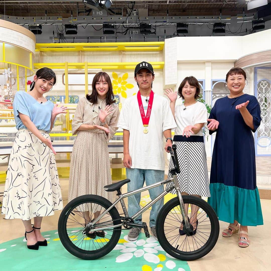 日高優希のインスタグラム：「きょうは#新潟一番 に BMXフラットランドの片桐悠選手がゲストとして来て下さいました🚲  きのう岡山県で行われた日本選手権を制して、日本一に輝いた片桐選手の技を目の前でみせていただき光栄でした⭐️  月スポはその他サッカー、ラグビーの話題などもあり内容盛りだくさんでした！  また来週も嬉しい話題をたくさんお届けできますように💭  #夕方ワイド新潟一番 #新潟一番  #月スポ #BMX #BMXフラットランド #片桐悠選手 #TeNY #テレビ新潟 #諸橋碧アナウンサー #松本亜美アナウンサー #西辻未侑アナウンサー #アナウンサー #日高優希」