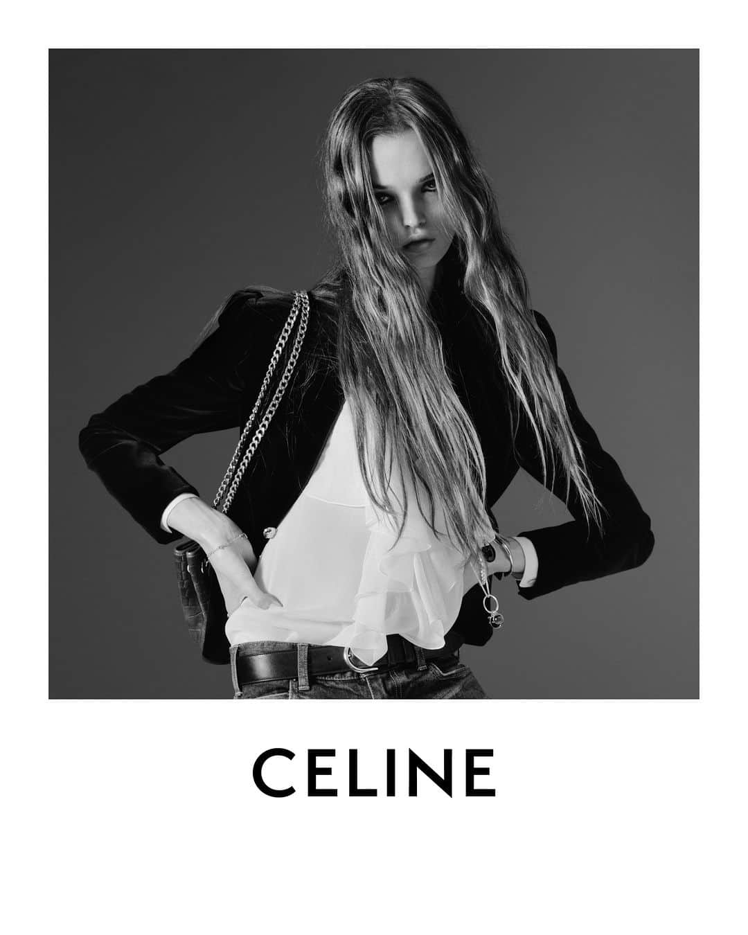Celineのインスタグラム：「CELINE AT THE WILTERN AGE OF INDIENESS  CELINE 17 WOMEN WINTER 23  CELINE NEWSPAPER TRIOMPHE BAG  CELINE CHASSEUR JACKET  CELINE SILK BLOUSE  COLLECTION AVAILABLE NOW IN STORES AND ON CELINE.COM   LULU @HEDISLIMANE PHOTOGRAPHY LOS ANGELES DECEMBER 2022  #CELINEBYHEDISLIMANE」