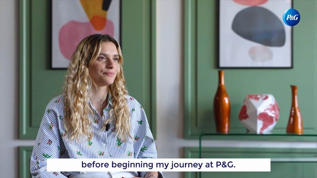 P&G（Procter & Gamble）のインスタグラム：「Personal responsibility. This is what stood out to Beatrice Bertarelli about the culture at P&G. 💼   “The working culture is exciting and enriching. I feel supported, listened to, and welcomed.” From the first day at P&G, we want our employees to feel ownership for their work and that they can truly make an impact. Beatrice said it is a “beautiful feeling” to see her work have an impact on her community in Italy.   Tap the link in bio to learn more about working at P&G.👆   #PGandMe #Job #ILoveMyJob」